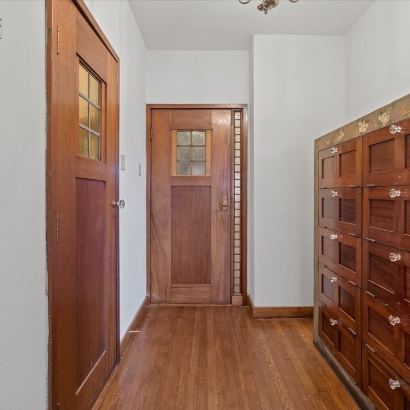 interior of 342 S. Highland Ave, Apt. 15B