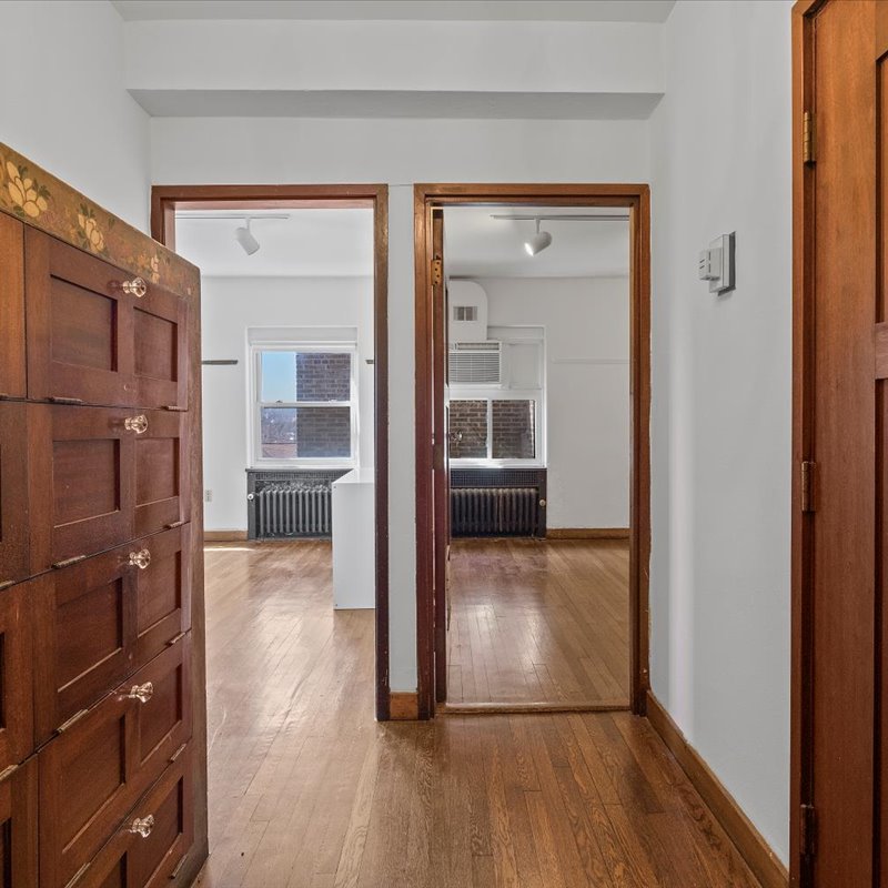 interior of 342 S. Highland Ave, Apt. 15B