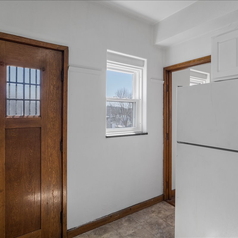 interior of 342 S. Highland Ave, Apt. 15B