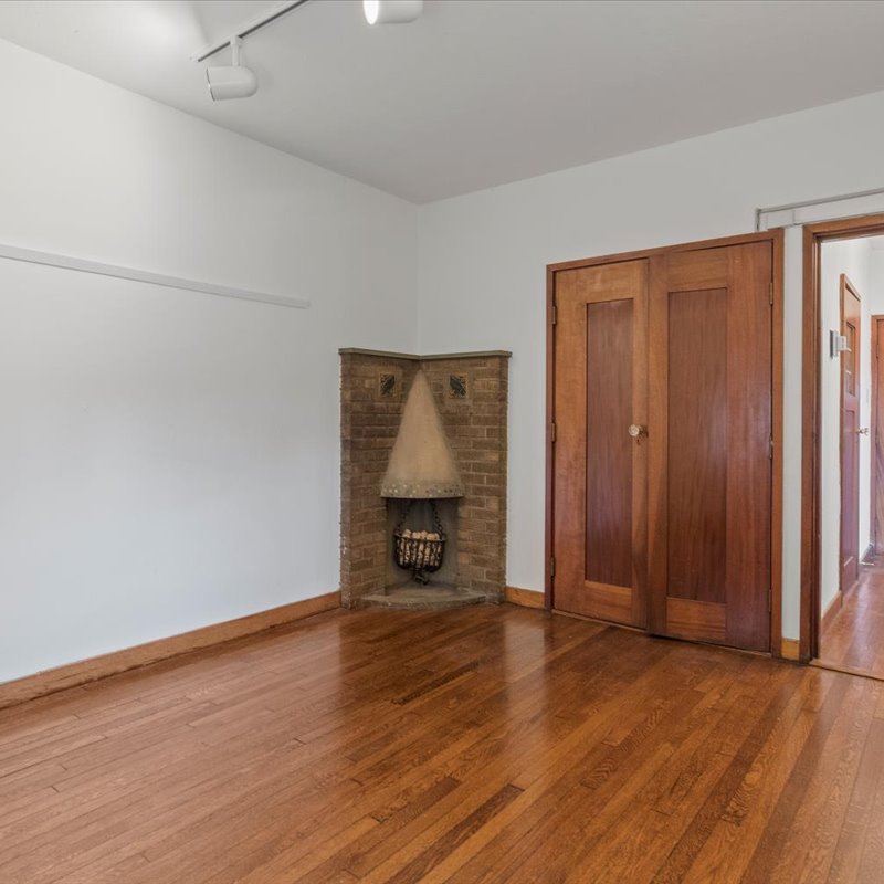 interior of 342 S. Highland Ave, Apt. 15B