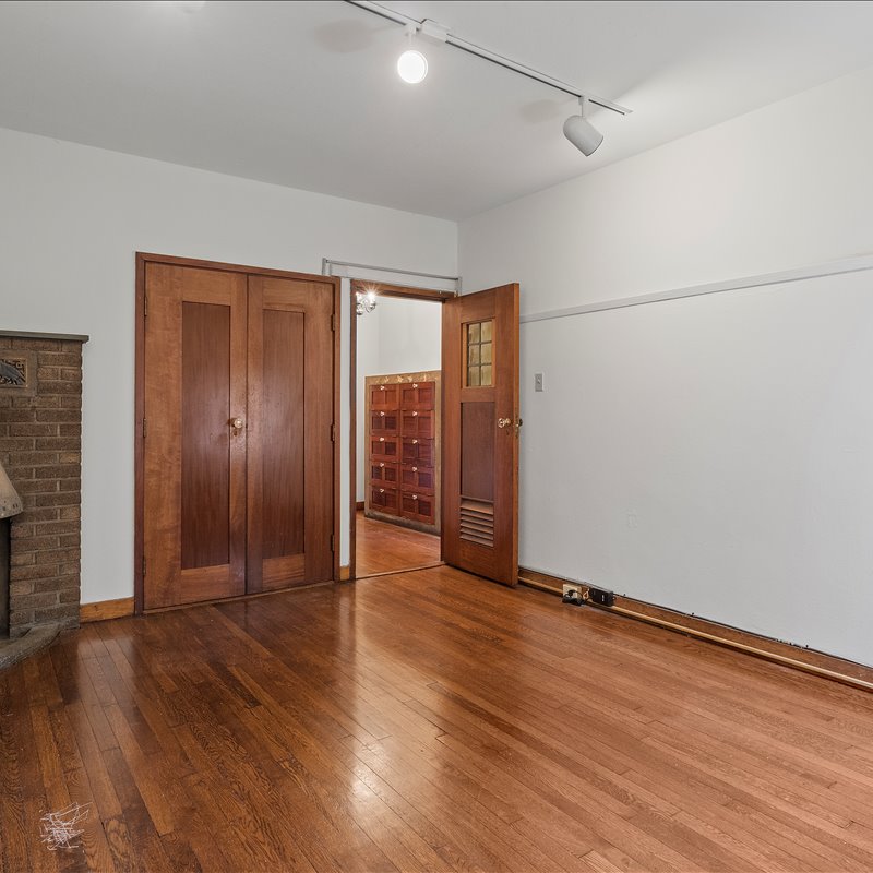 interior of 342 S. Highland Ave, Apt. 15B